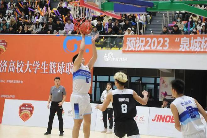 NBA直播吧APP是專為全球籃球迷設(shè)計(jì)的一款綜合性應(yīng)用，旨在提供各類NBA賽事直播及最新籃球資訊。該APP具有豐富的賽事資源，包括NBA常規(guī)賽、季后賽和總決賽等，用戶可隨時(shí)隨地體驗(yàn)高清流暢的直播服務(wù)，自上線以來備受籃球愛好者的歡迎。